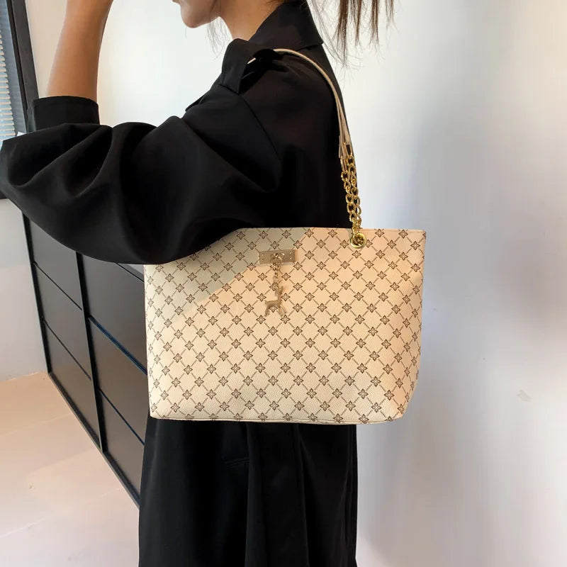 Elegant Leather Tote Bag - Vellah